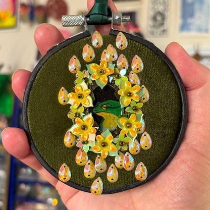 Portrait Familier - Petit tambour bois - Grenouille