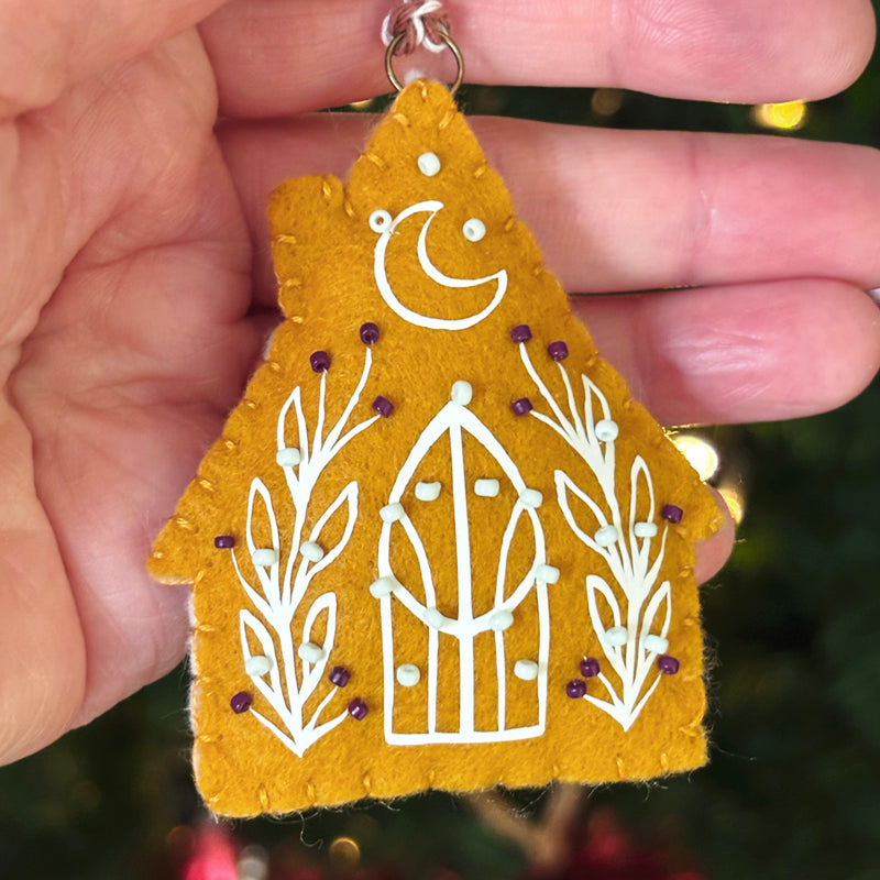 Suspension PHOSPHORESCENTE - Maison de sorcière - Vert d'eau et violet