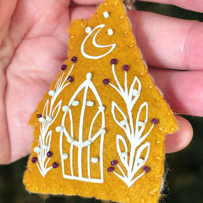 Suspension PHOSPHORESCENTE - Maison de sorcière - Vert d'eau et violet