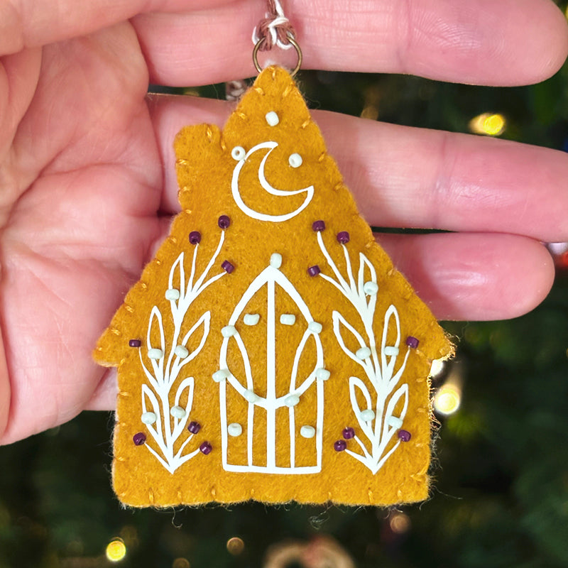 Suspension PHOSPHORESCENTE - Maison de sorcière - Vert d'eau et violet