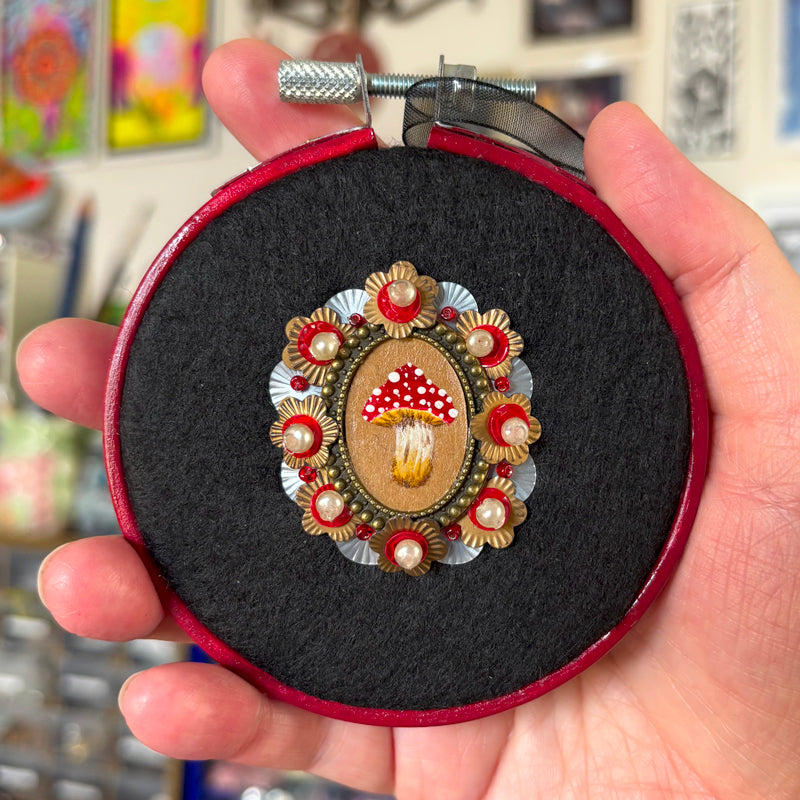 Portrait Champignon - Petit tambour bois - Rouge