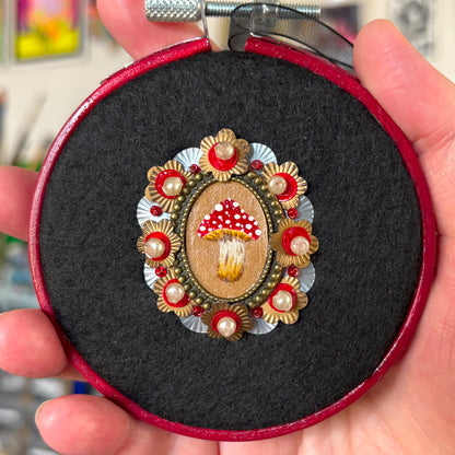 Portrait Champignon - Petit tambour bois - Rouge